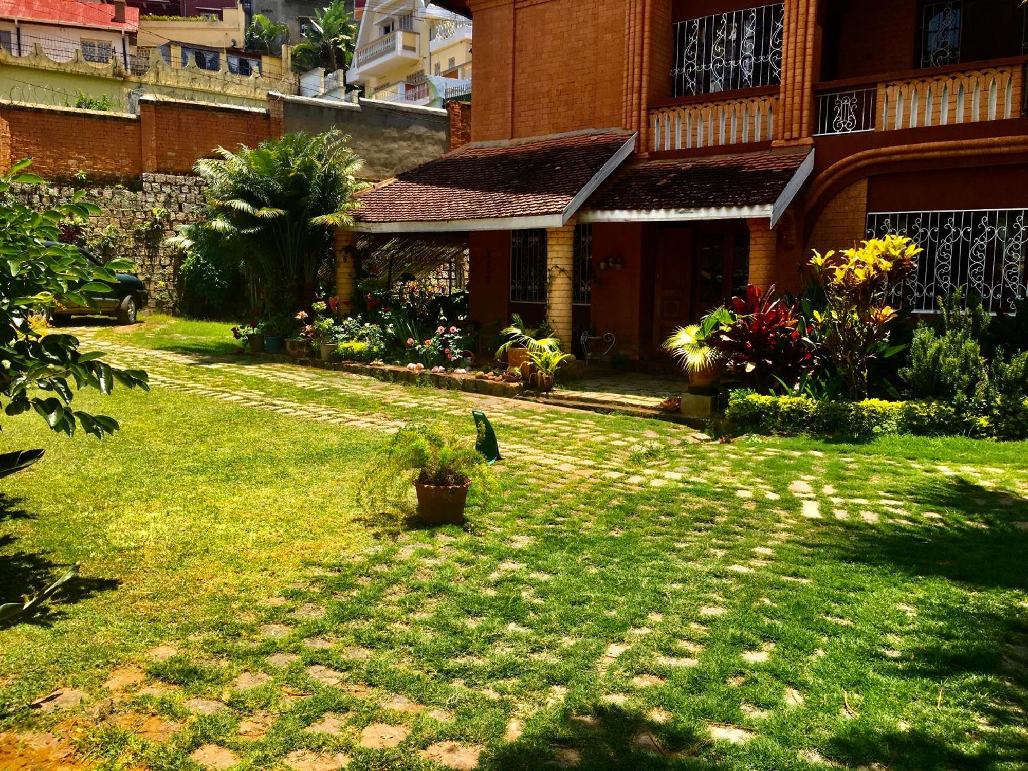 Le Fumoir Guest House Familiale Антананариву Экстерьер фото